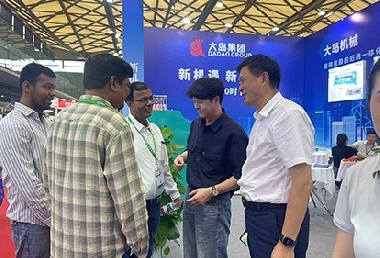 CISMA2025現(xiàn)場(chǎng)直擊 | 大島機(jī)械集團(tuán)展位人氣爆棚，超高速絎繡機(jī)引全球客商矚目